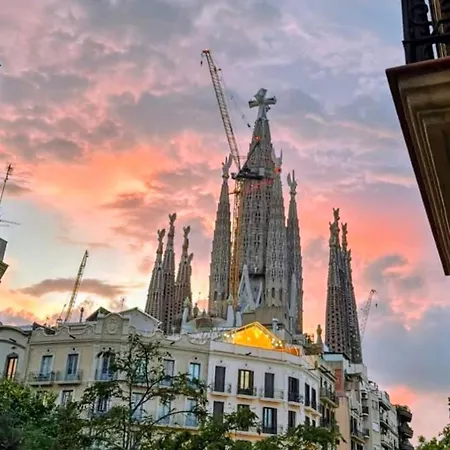 Sagrada Familia Cozy Eixample Apartment *